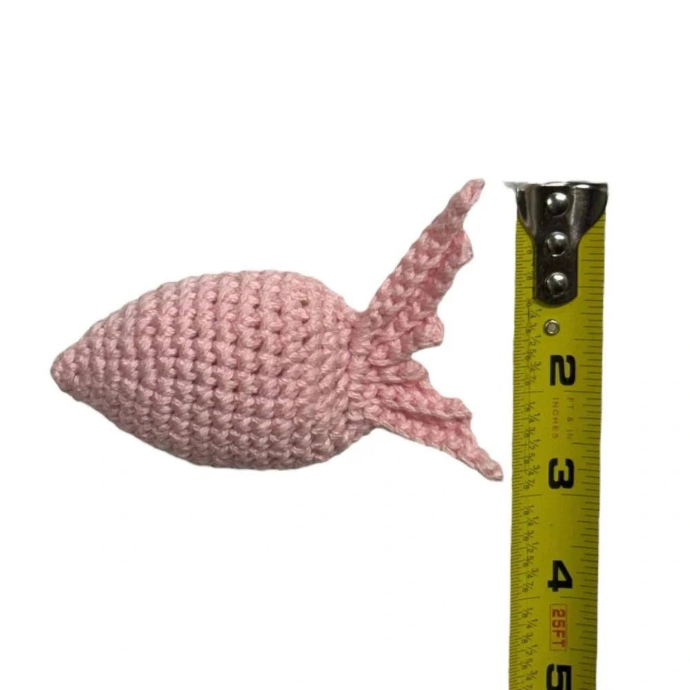 100% handmade crochet fish toy for cats with catnip inside! 100% cotton yarn.
