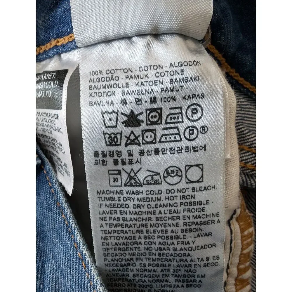 Levis see regular fly
