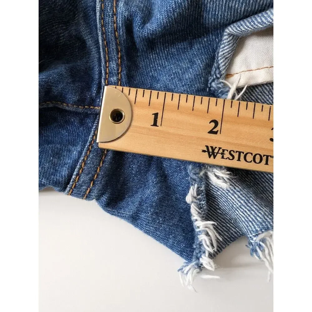 Levis pen details throughout