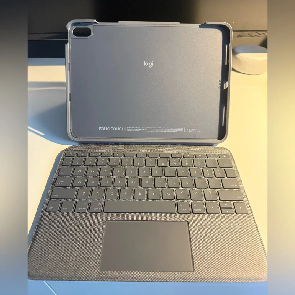 Logitech - Folio Touch Keyboard Folio for iPad Air 11