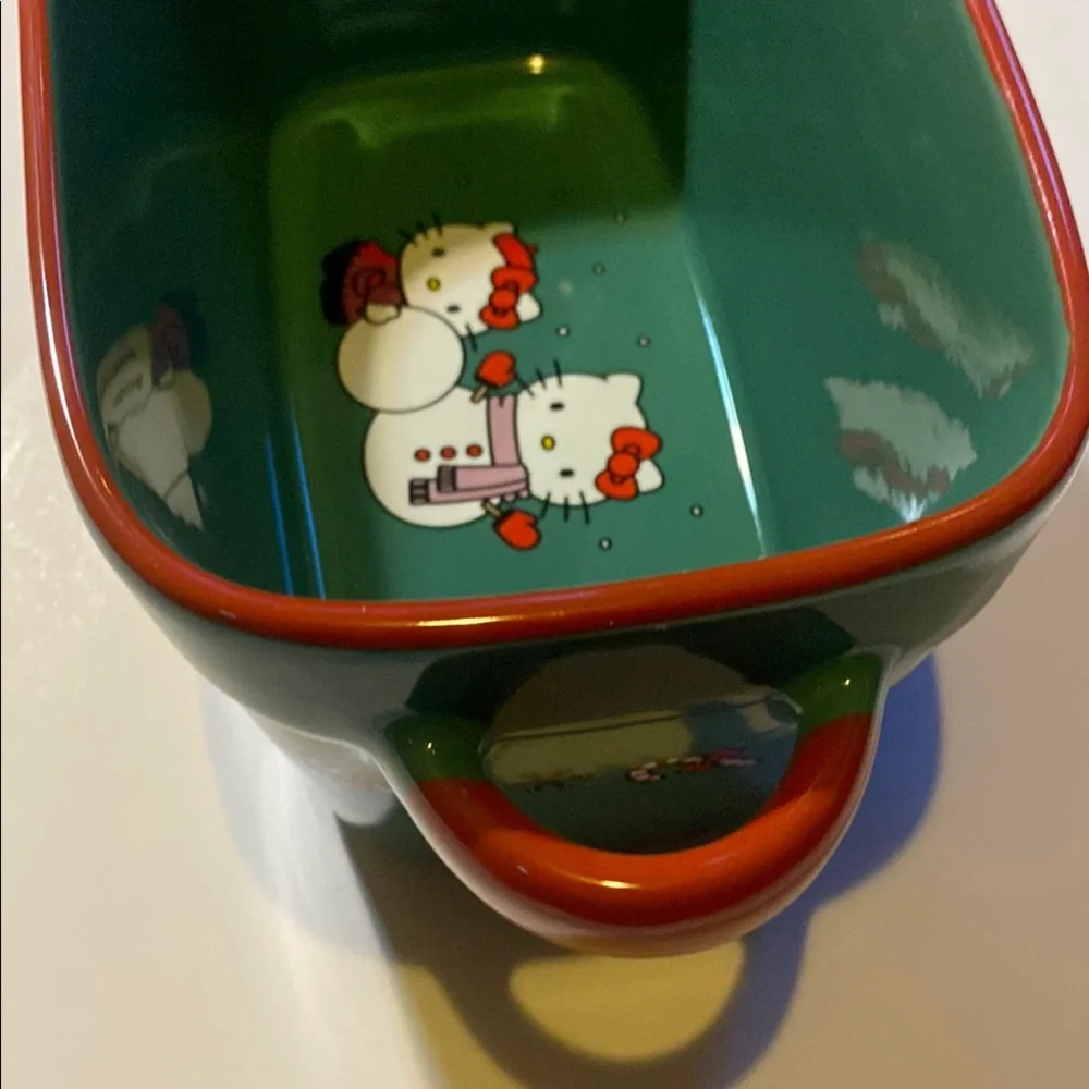 Hello Kitty Green Ceramic Baking Dish - Features design for the holiday season.