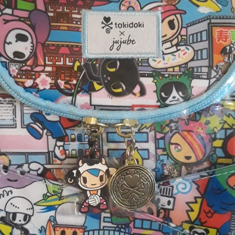 tokidoki 🏀⚽️⚾️🎾🏄🏽‍♂️🏓🏐🏋🏻‍♂️🤸🏾‍♀️🏊🏼‍♀️🏇🏻🏌🏼‍♀️🎽🎖🏆vibrant jujube