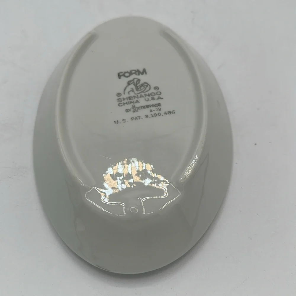 Form oval white