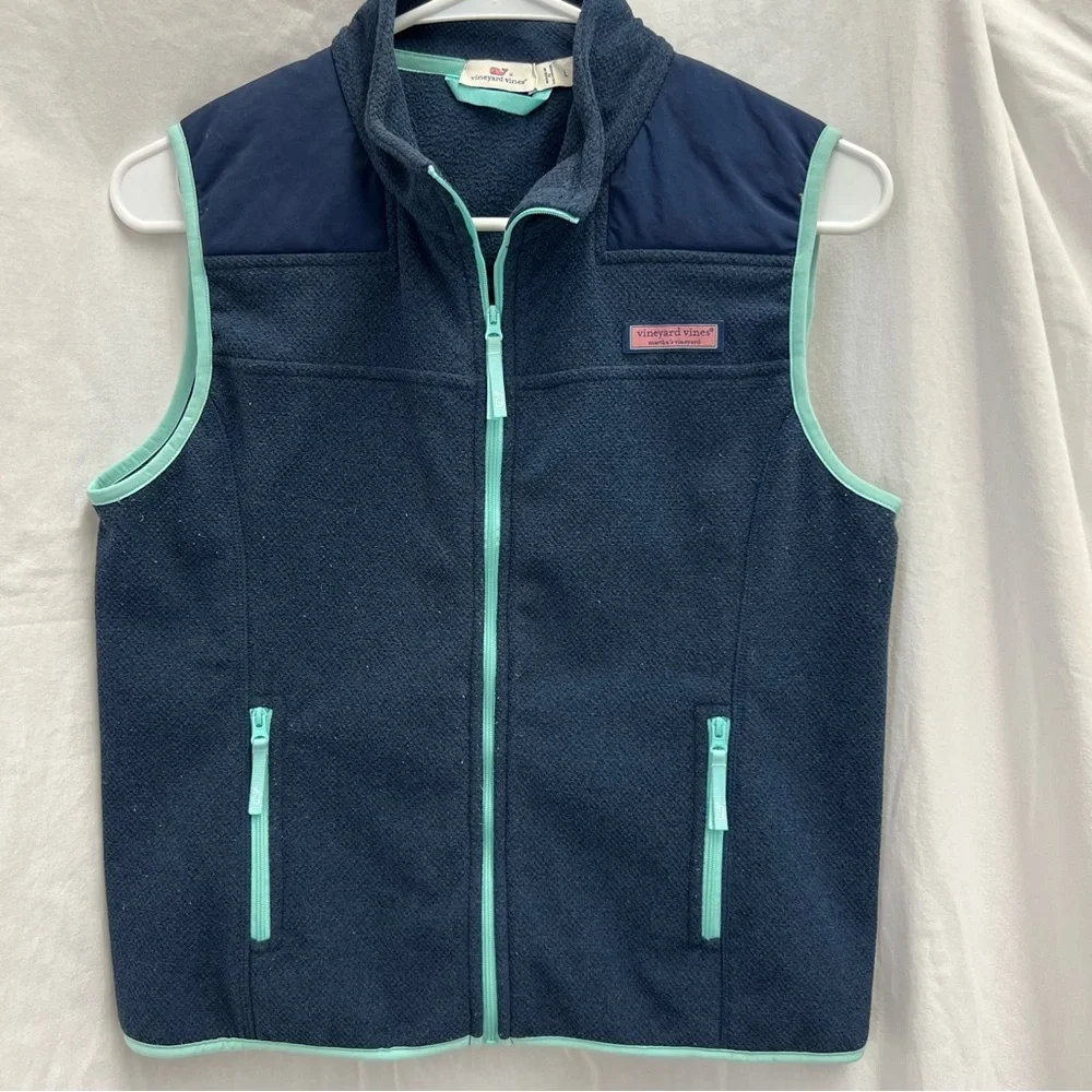 Vineyard Vines girls blue zip-up fleece vest with pockets.