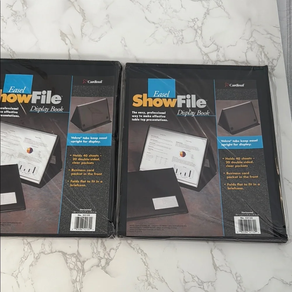Cardinal Easel ShowFile Display Book in Black