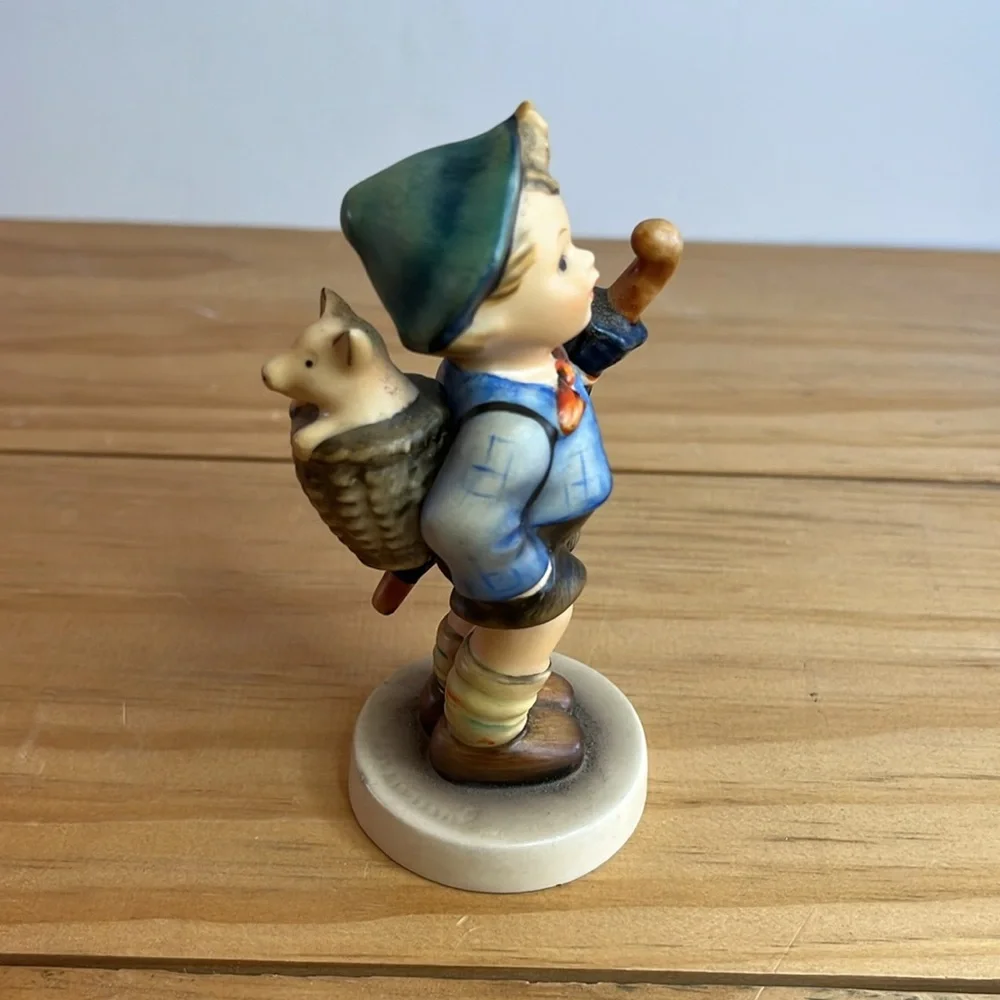 Hummel goebel figurine