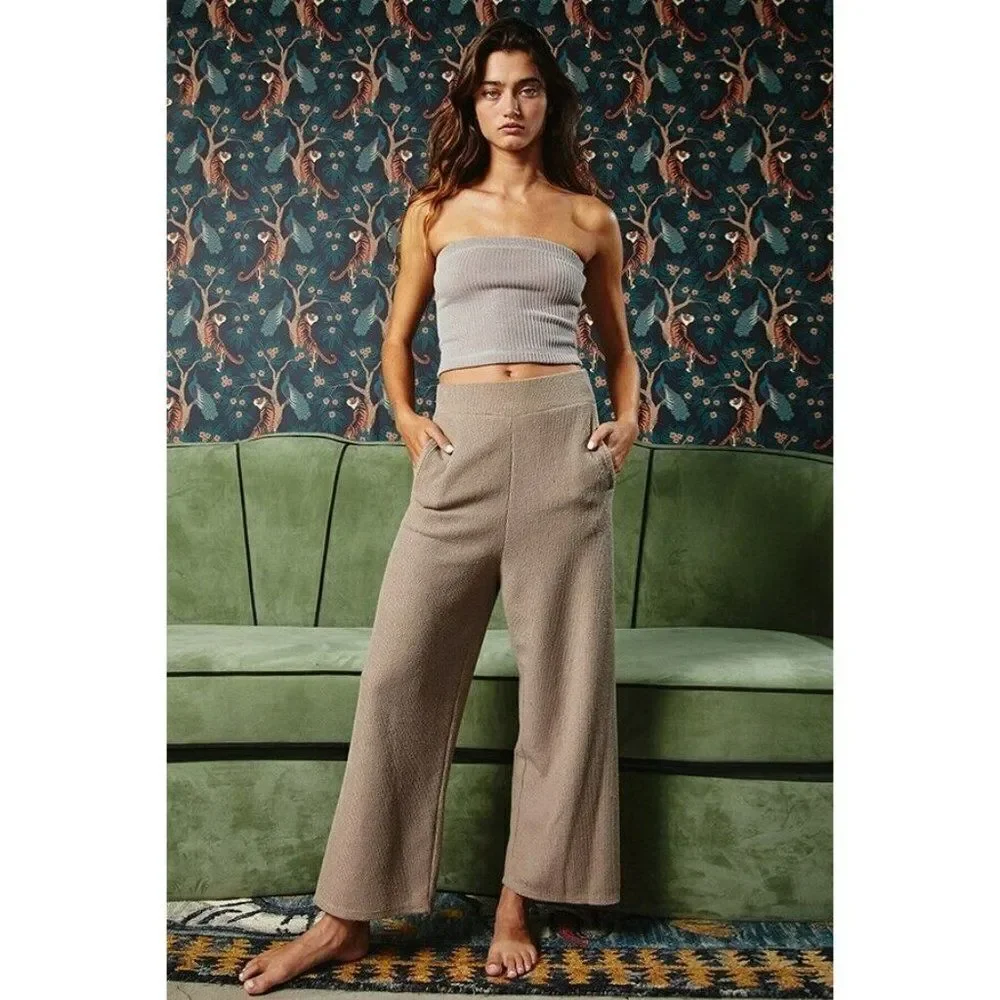 Bucketlist Women's Ribbed Knit Cropped Culotte Style Pant in Taupe S-L P5205