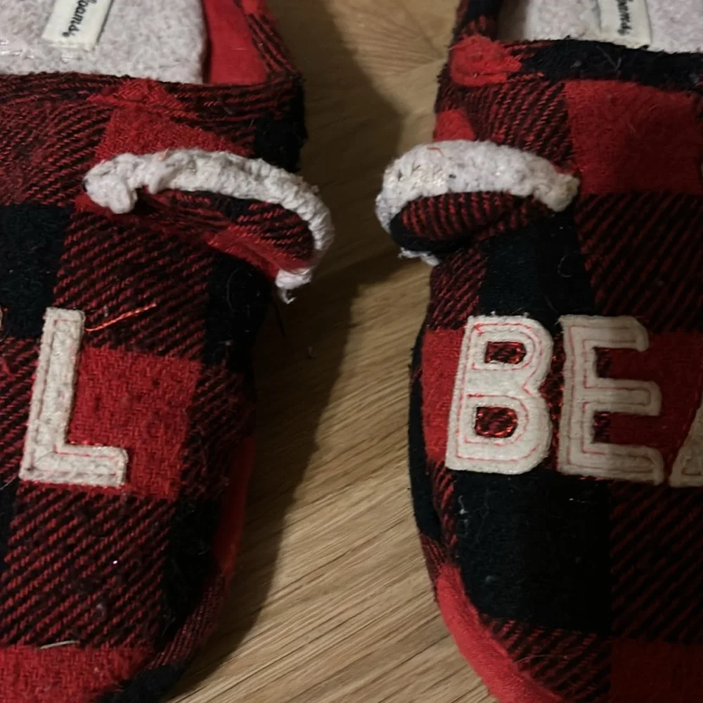 dearfoams cozy red