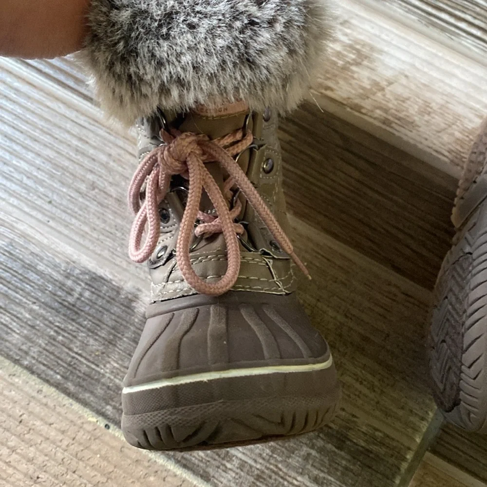 London Fog stylish tan