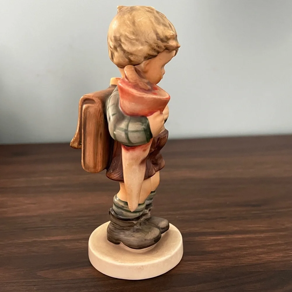 Hummel delightful figurine