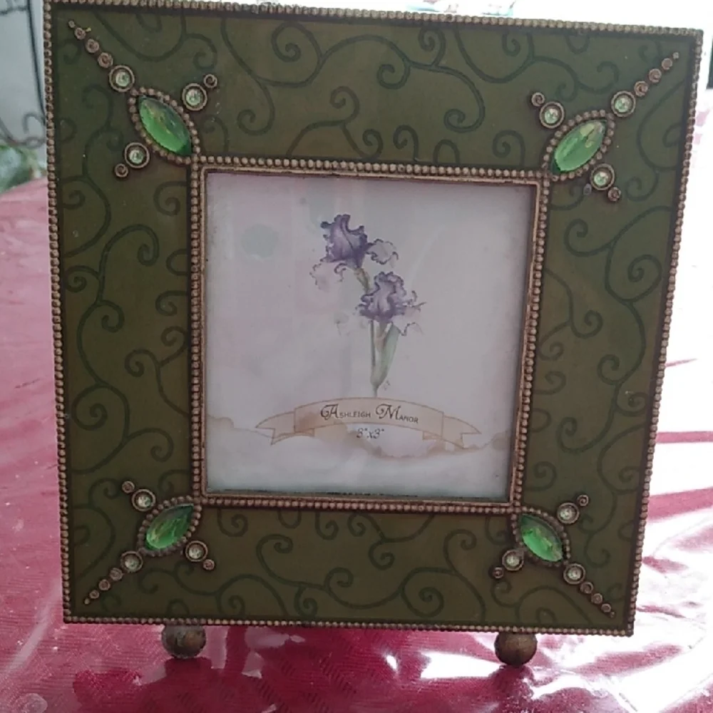 Elegant Green Photo Frame with Gem Accents