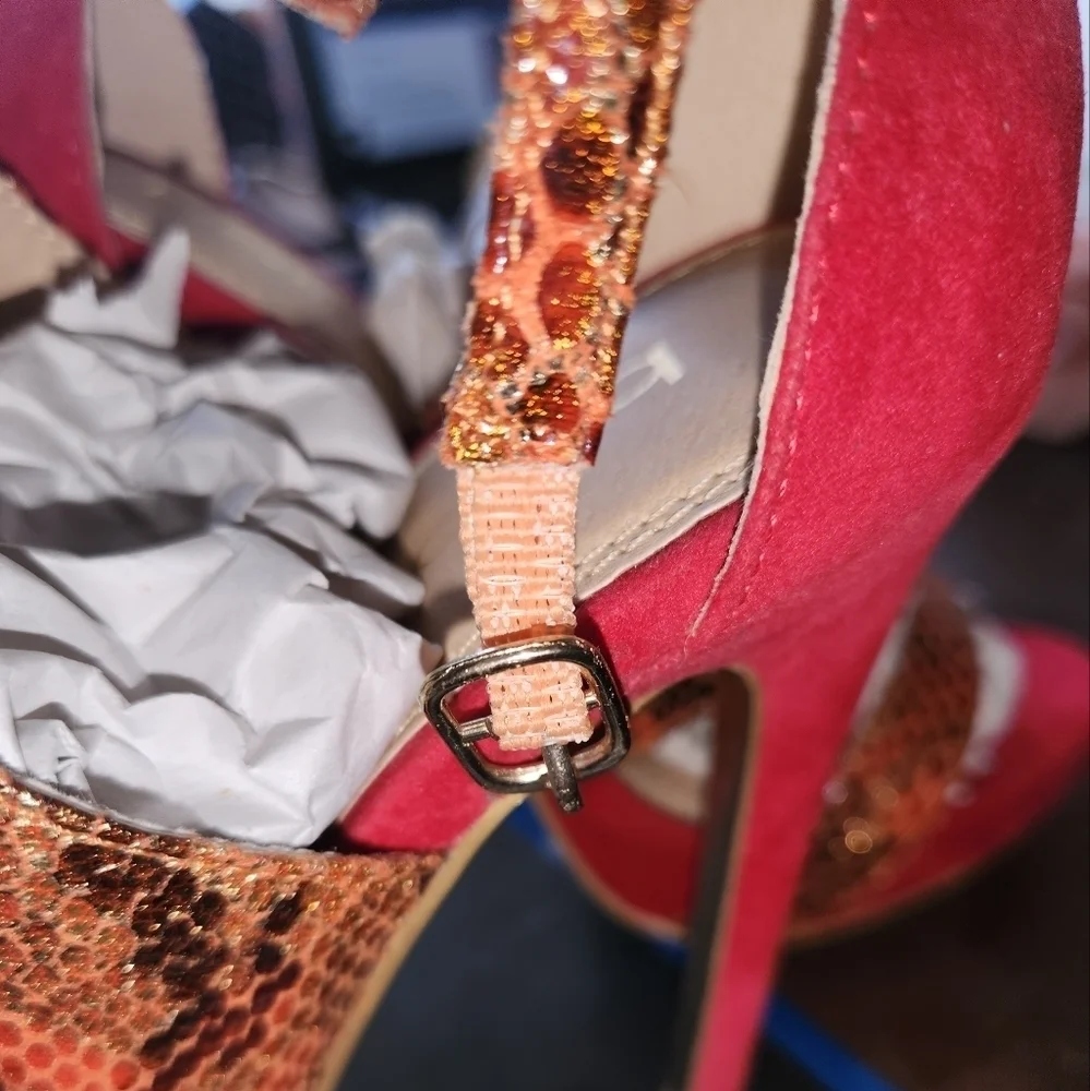 bebe red gold