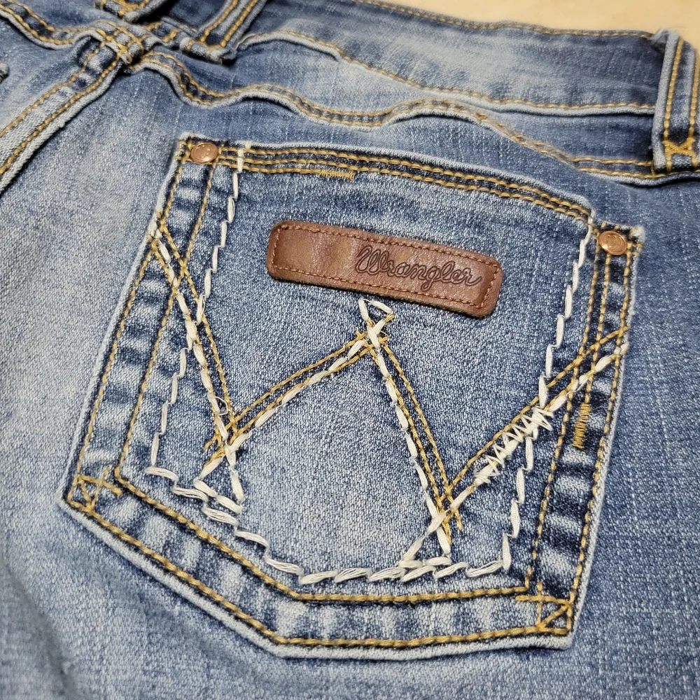 Wrangler Classic Women's Blue Jeans Boot Cut 5/6 X 32