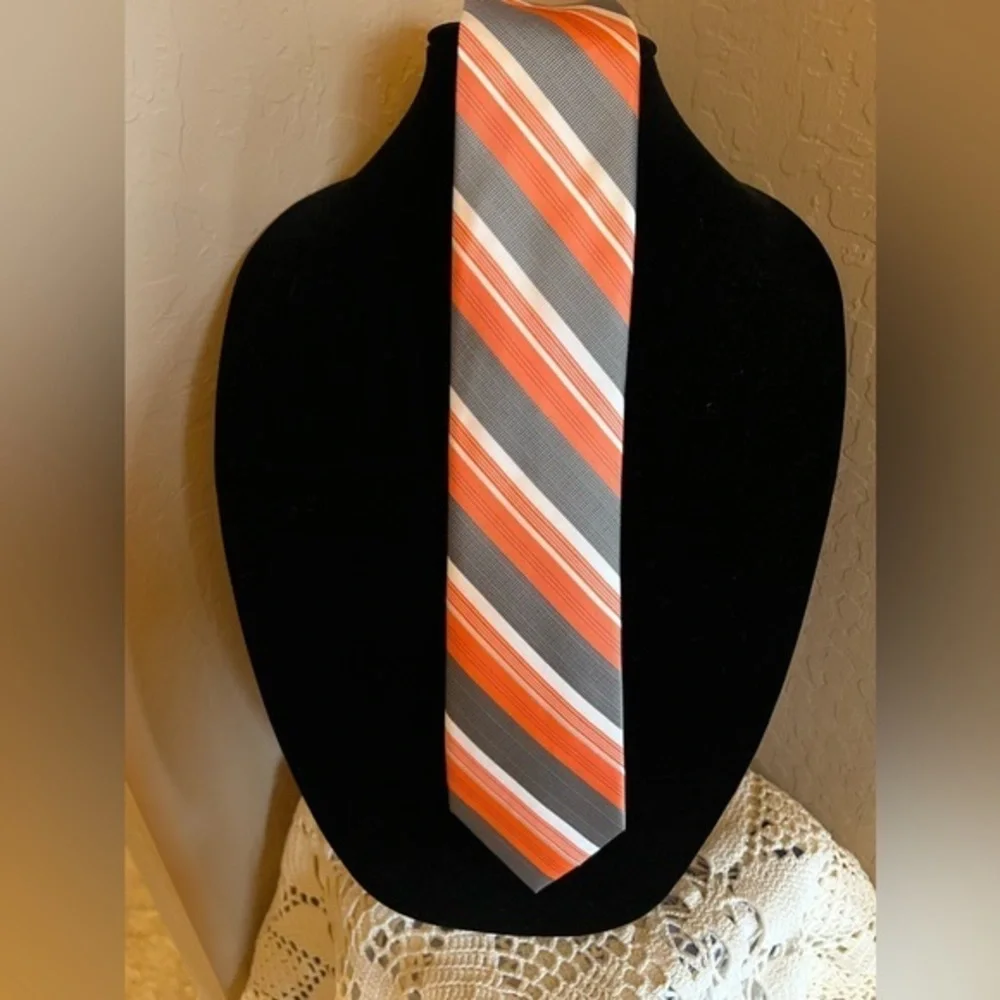 Calvin Klein Tie 100% Silk Men's Stripe Necktie