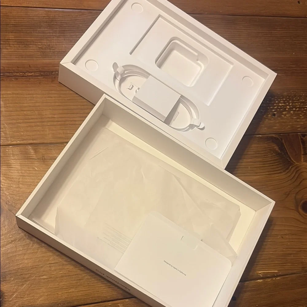 Apple empty box