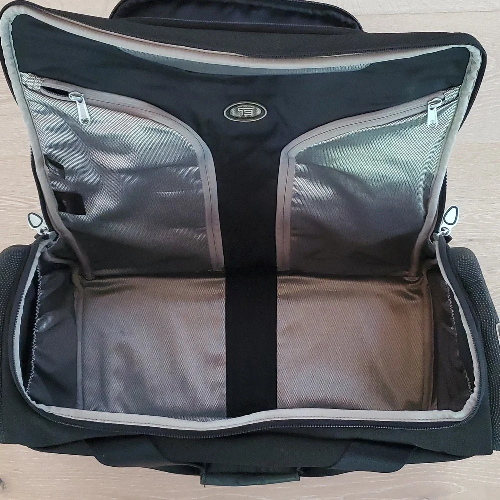 Tumi near new