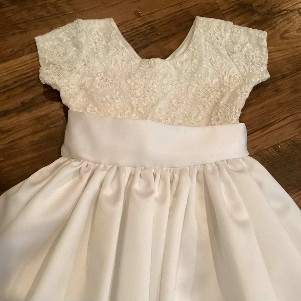 Posies features lace weddings