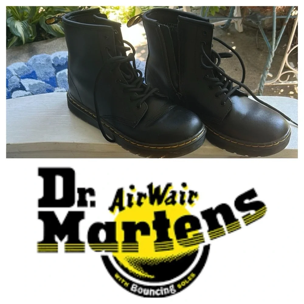 DR. MARTENS 1460 Youth Combat Boots