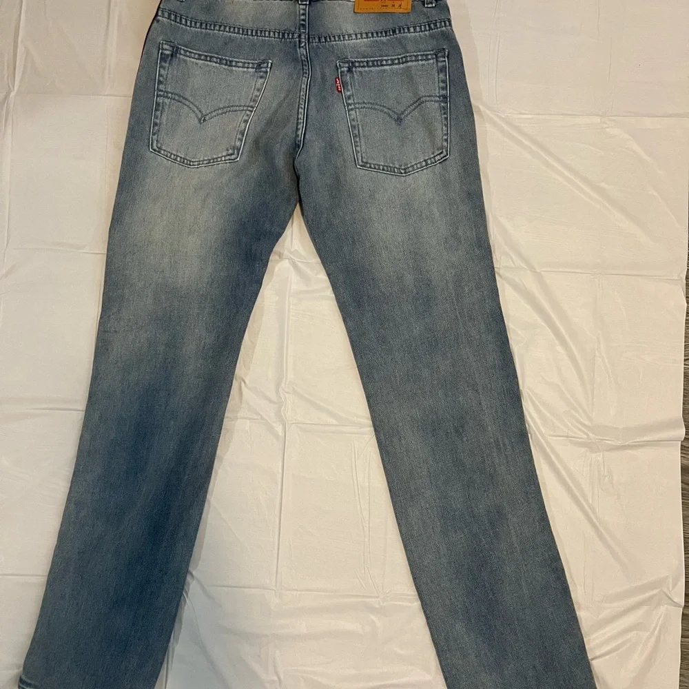 Levis questions leave