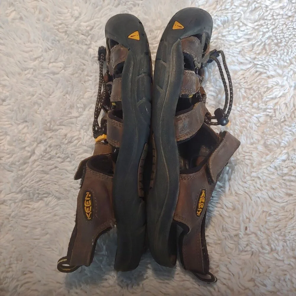Keen good casual owned
