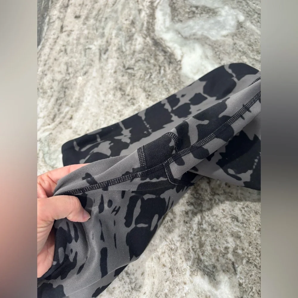 ALO Yoga camouflage leggings