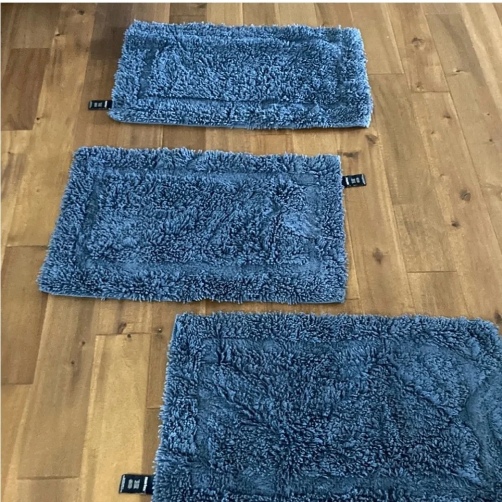 Luxurious Blue Bath Mat Set