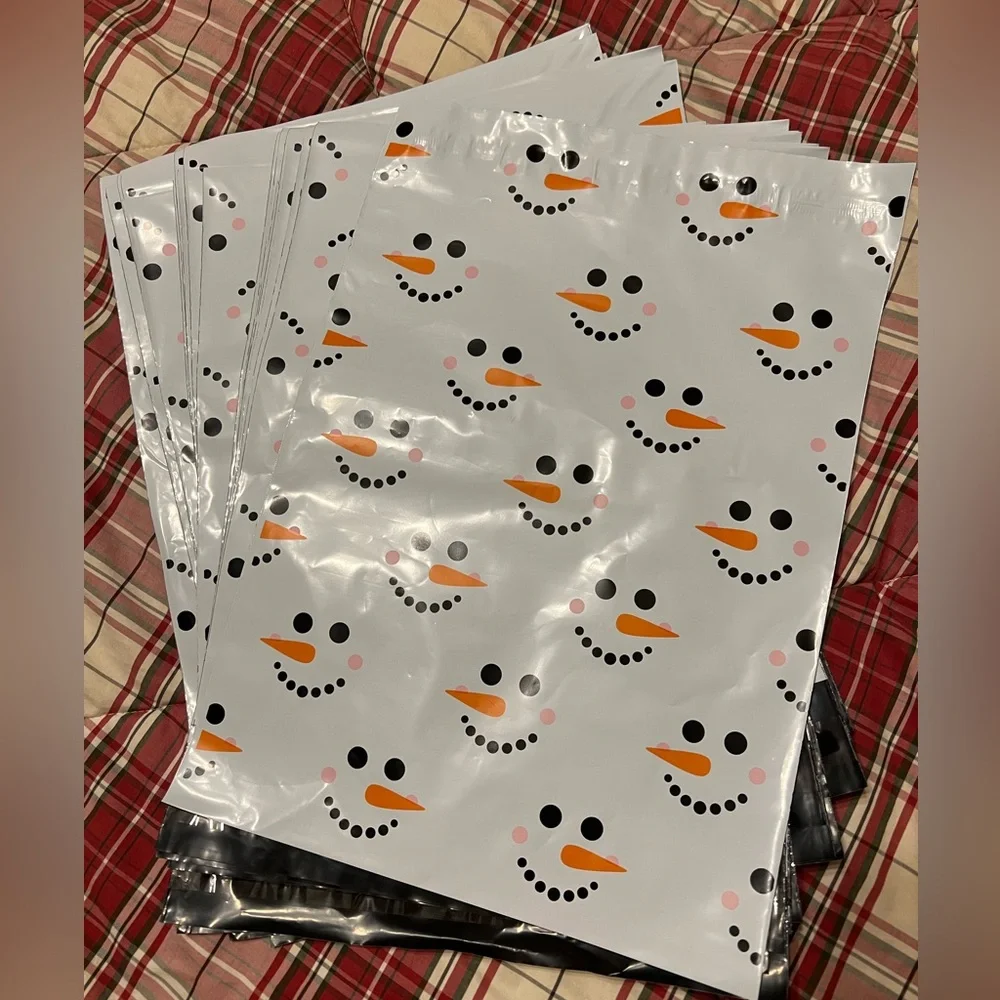 N/A white features snowman