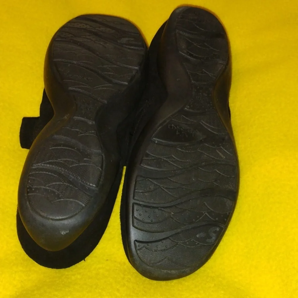 Dansko Black Slippers Minimalist Comfort