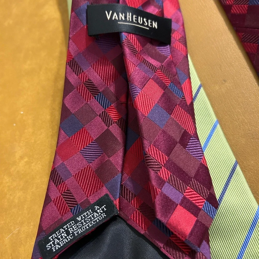 Van Heusen lot neck