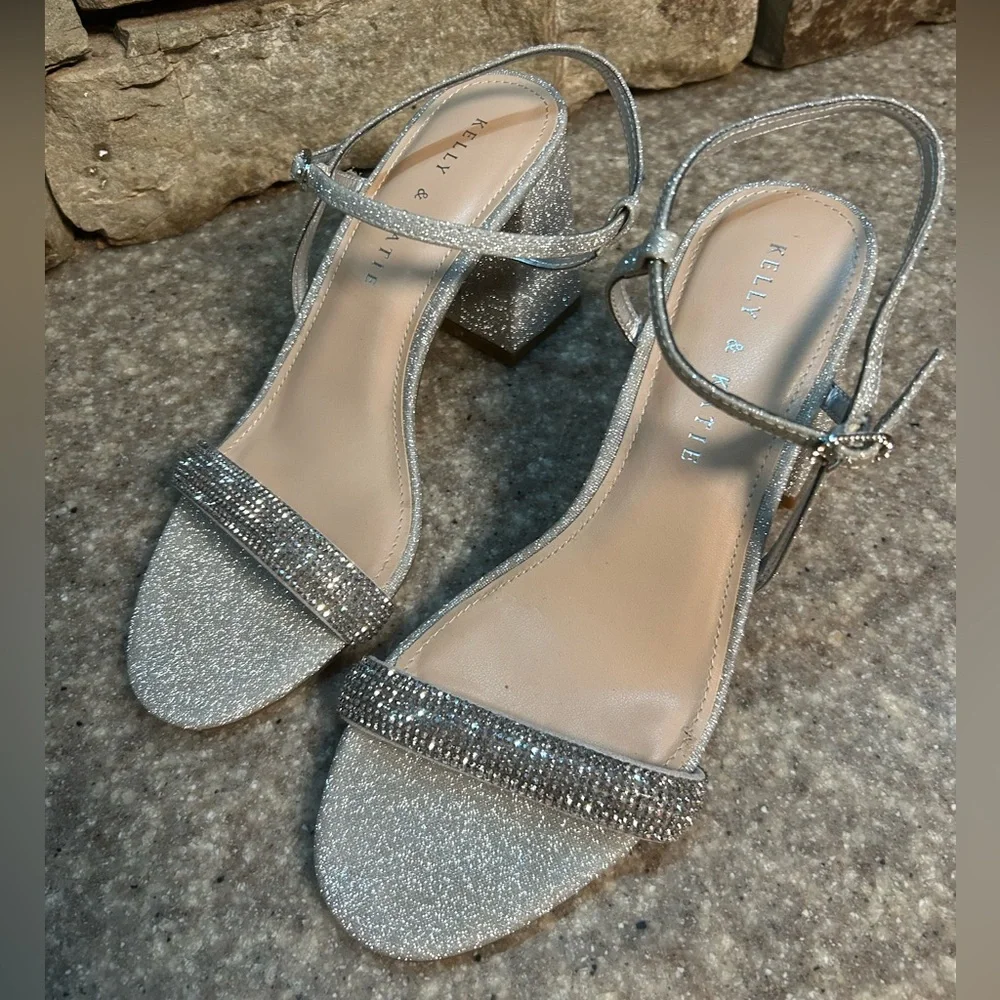 Kelly & Katie put sparkling