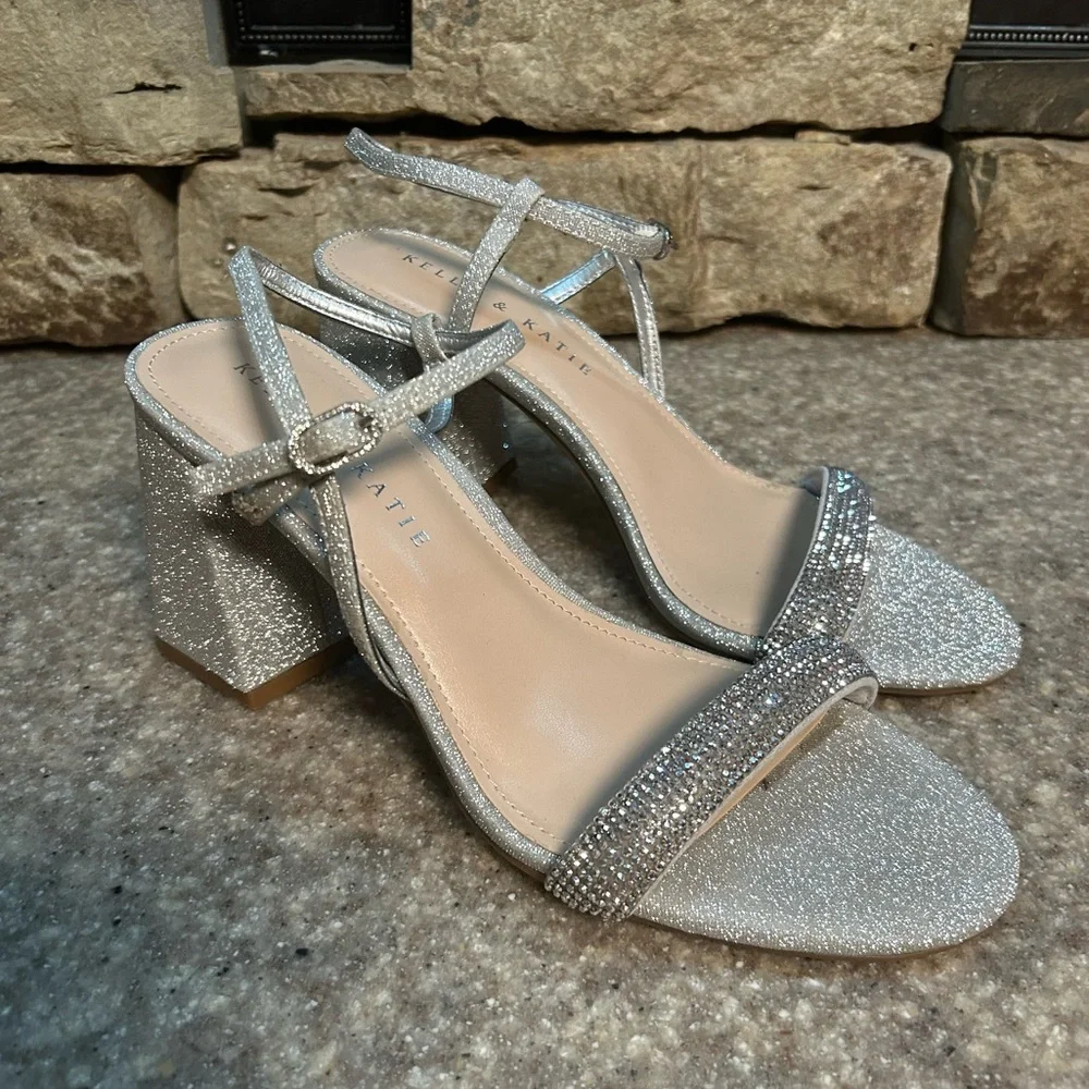 Kelly & Katie put sparkling