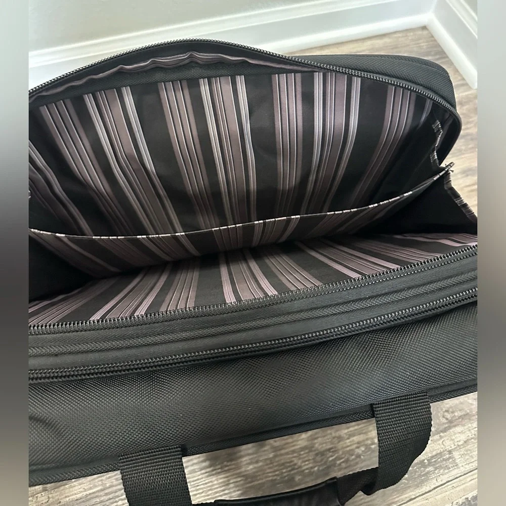 Kenneth Cole Reaction sleek black