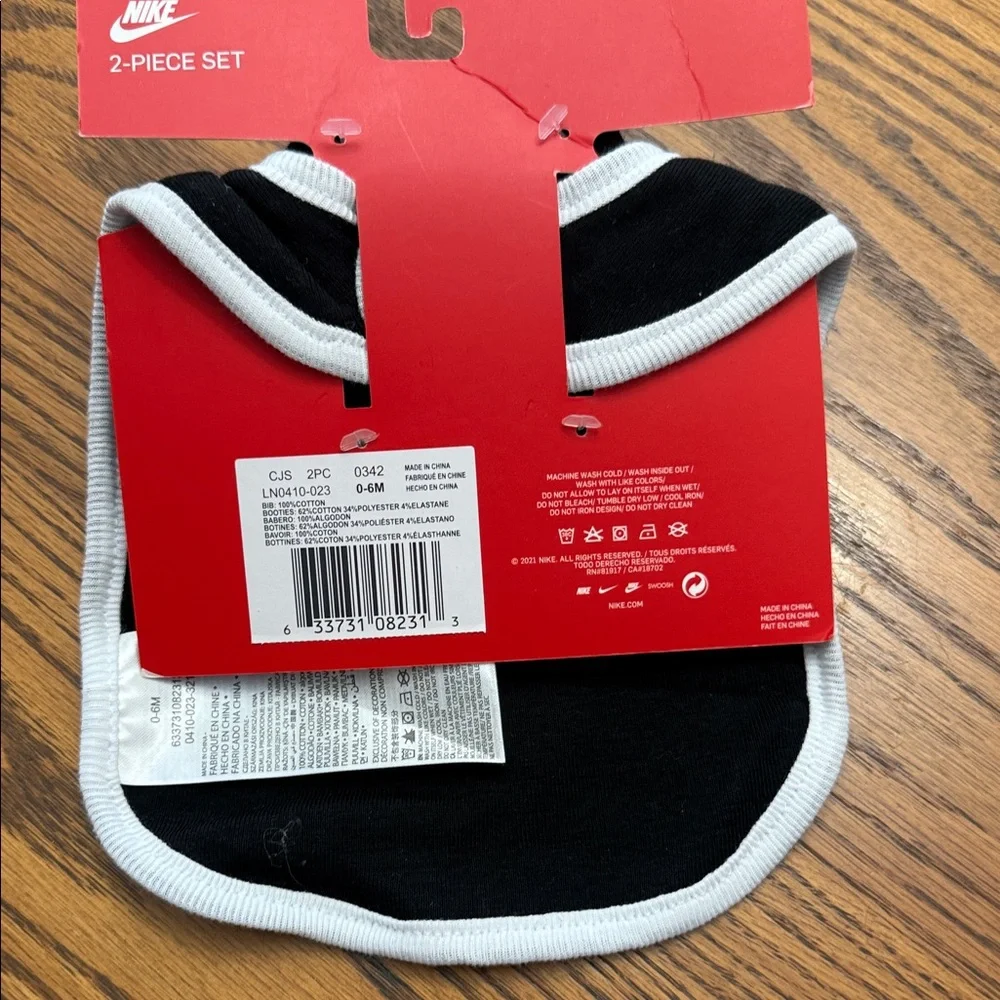 Nike Black and White Bib and Booties Set