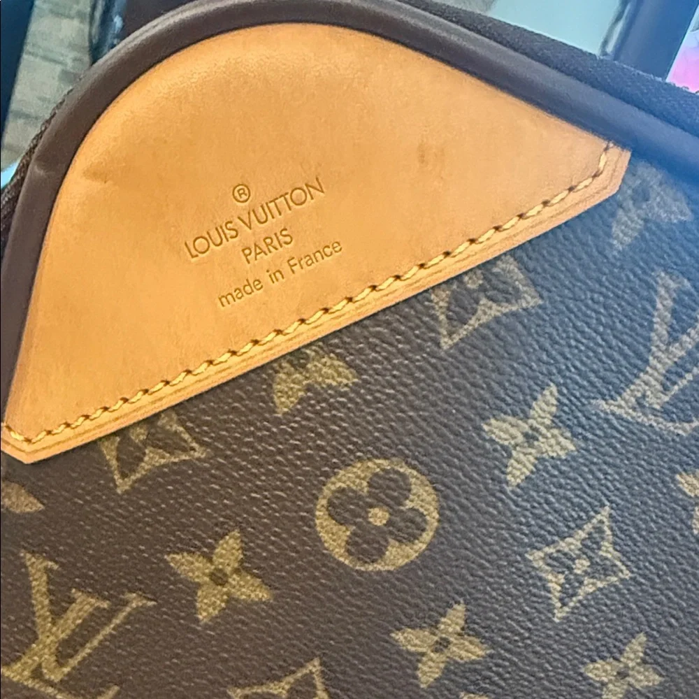 Louis Vuitton vintage stylish