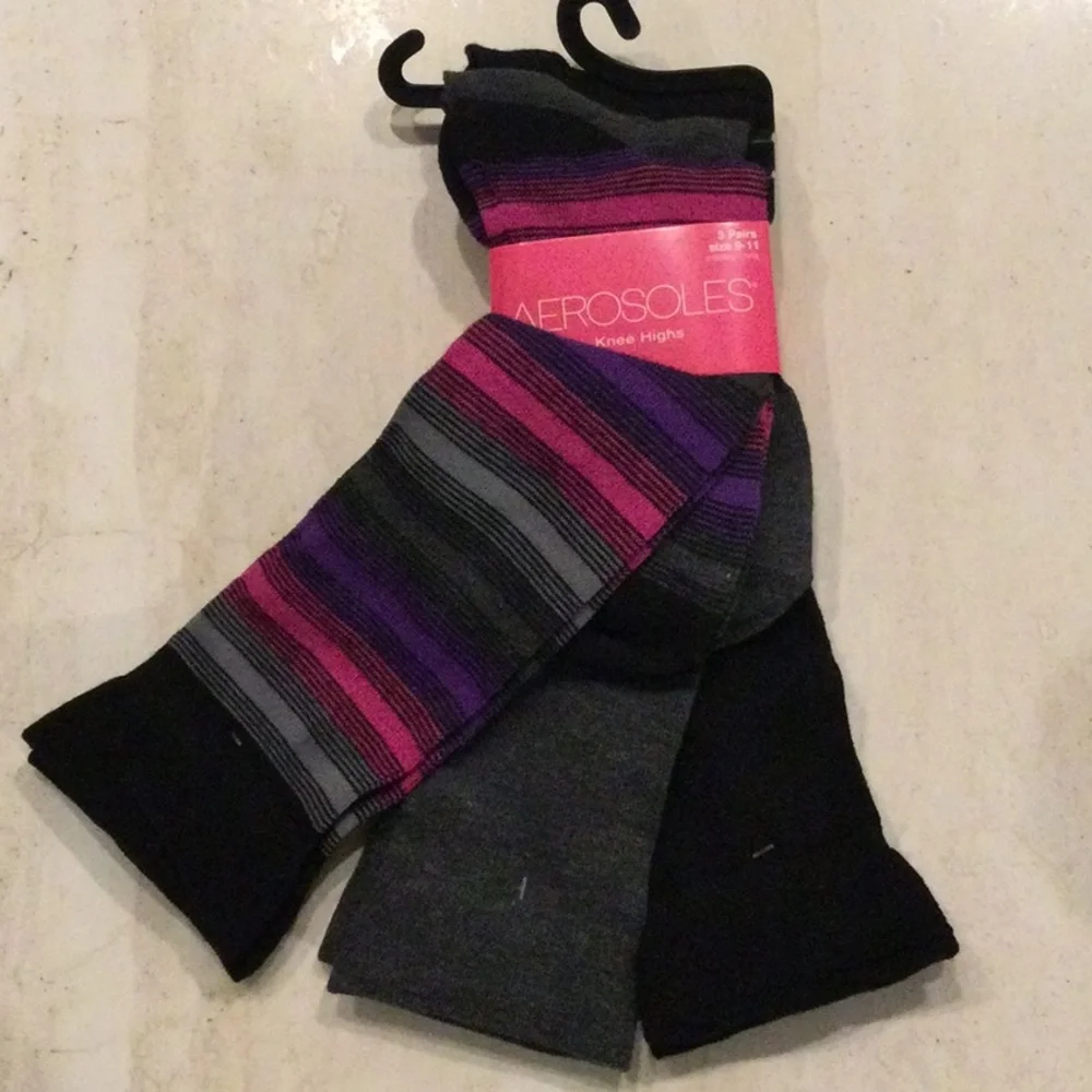 AEROSOLES socks knee
