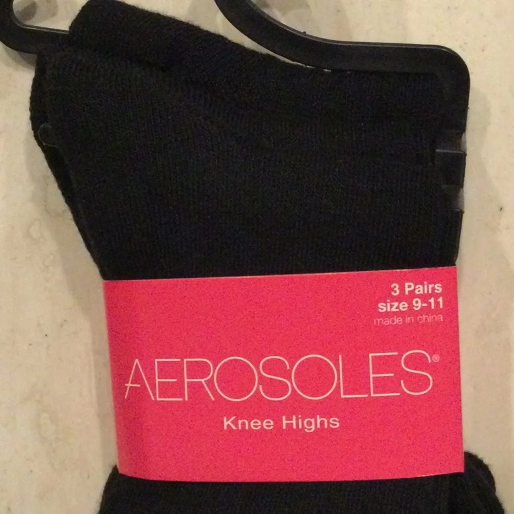 AEROSOLES socks knee