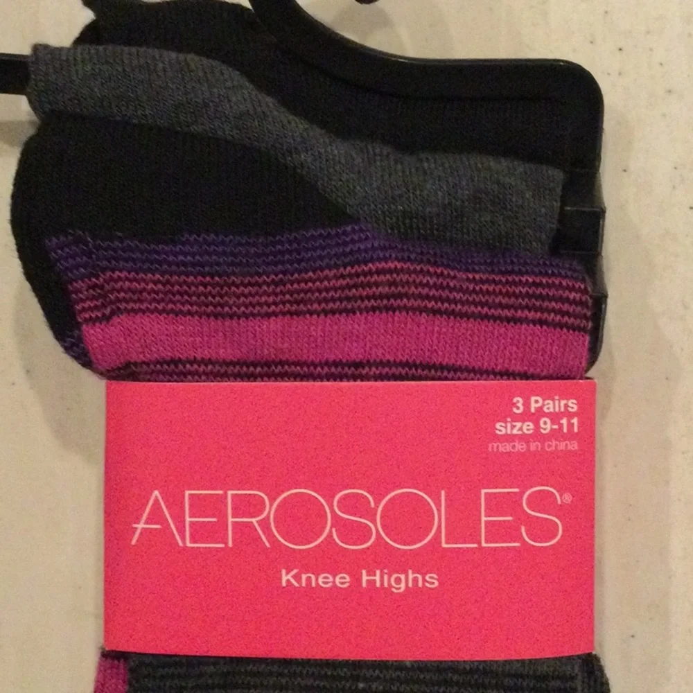 AEROSOLES socks knee
