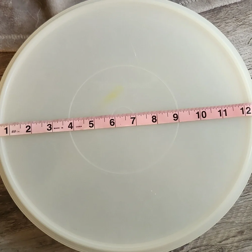 Tupperware round vintage