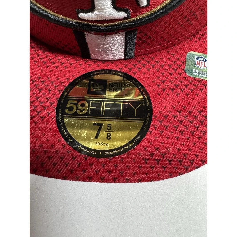 New Era holes pulls
