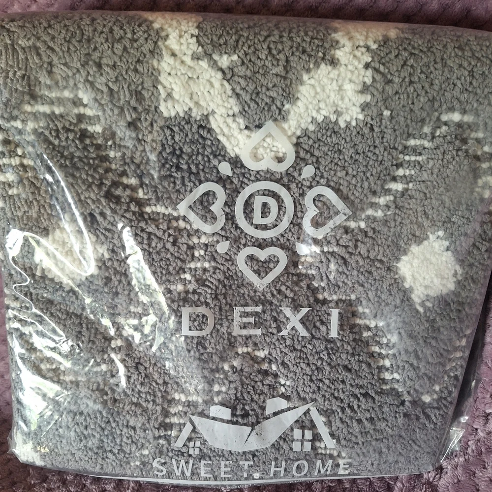 Dexi Gray and White Door Mat 2' X 3'