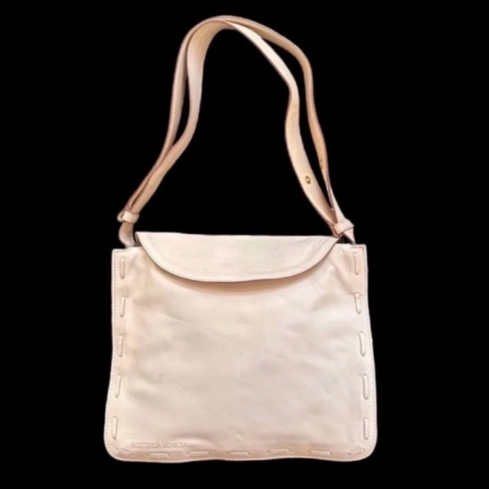 Bottega Veneta color cream