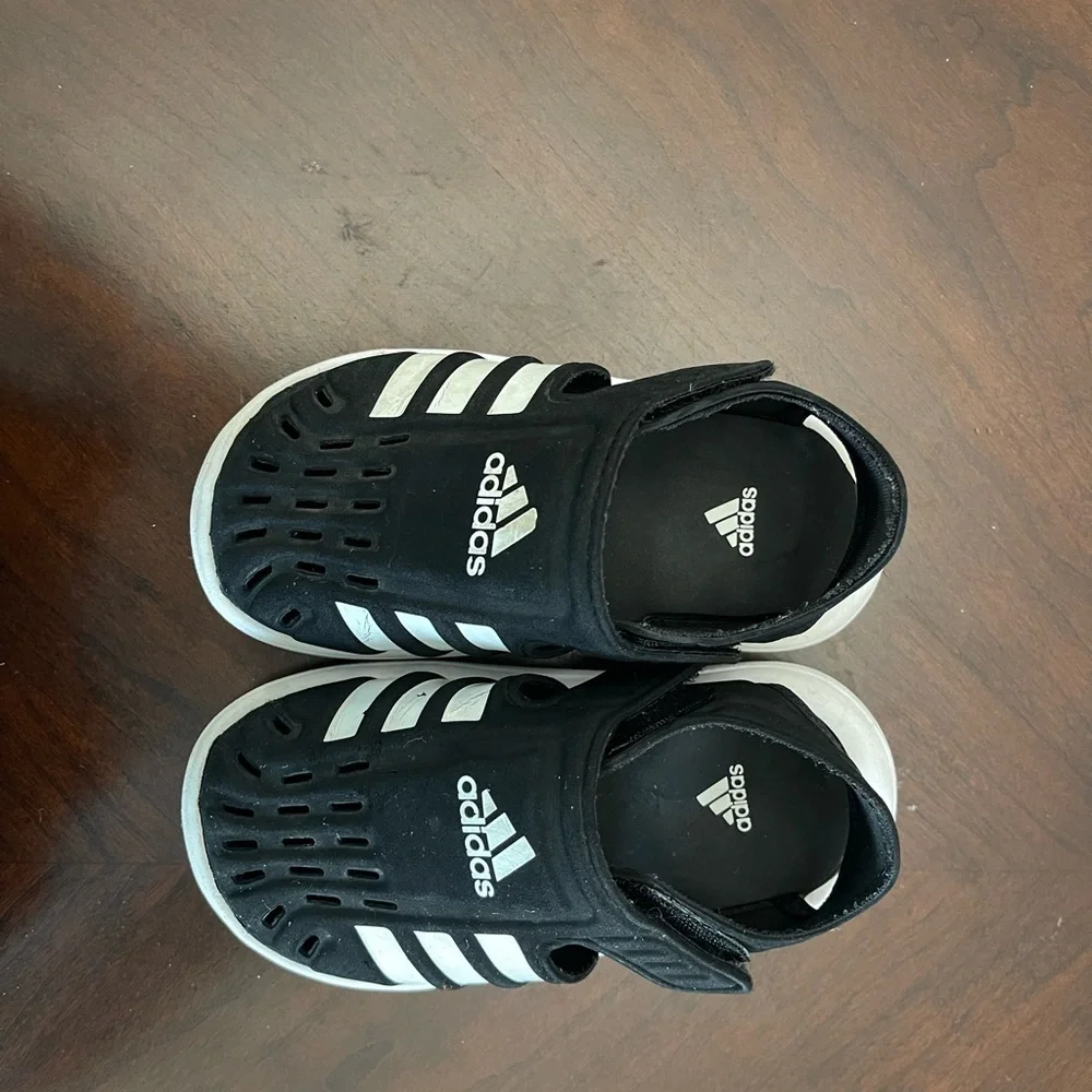Adidas Kids Closed Toe Black & White, Water Sandals Size 7k with Velcro Closure