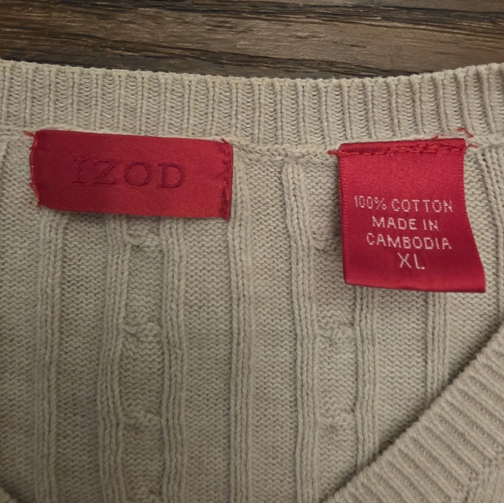 Izod Men's V-Neck Cream Sweater