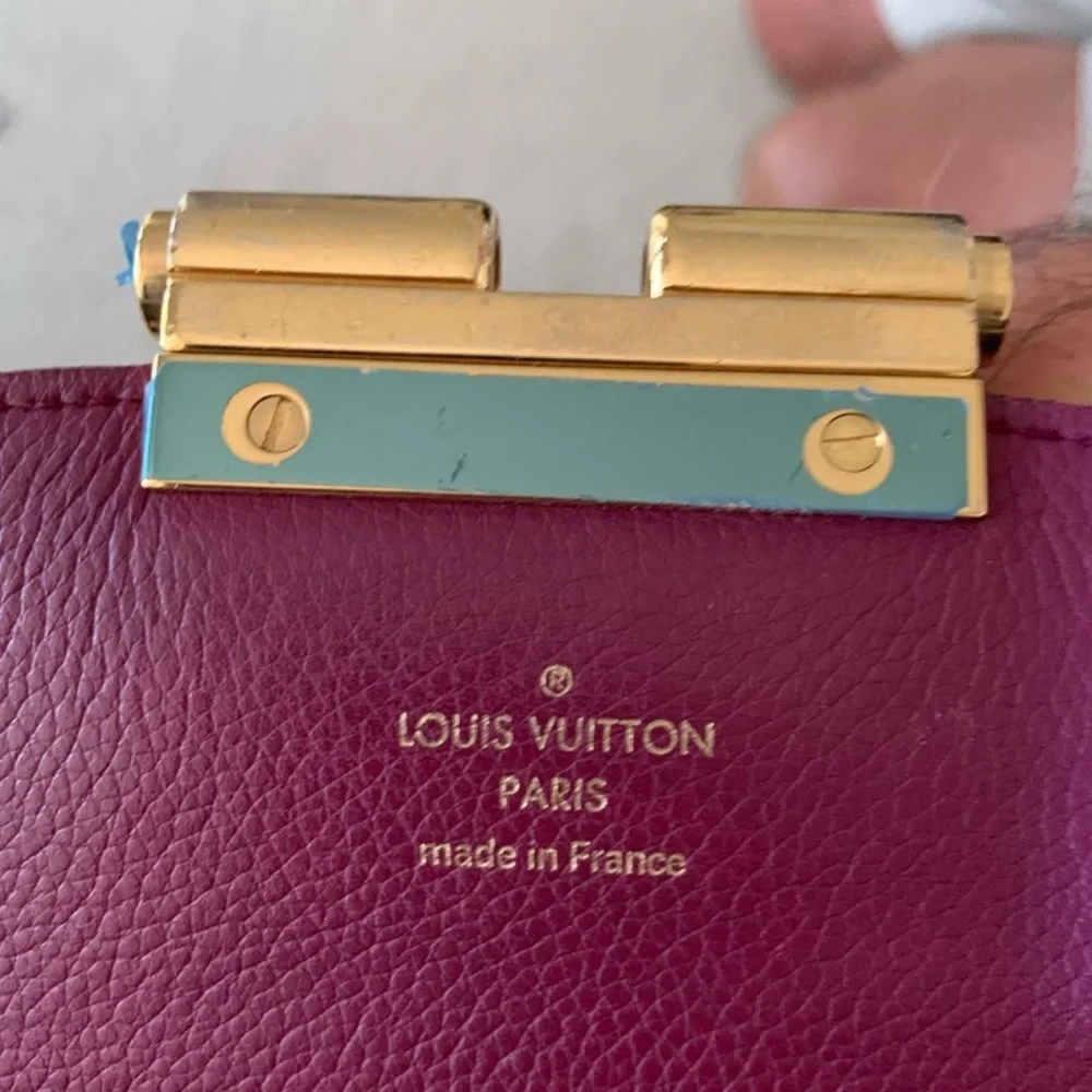 Louis Vuitton excellent elegant