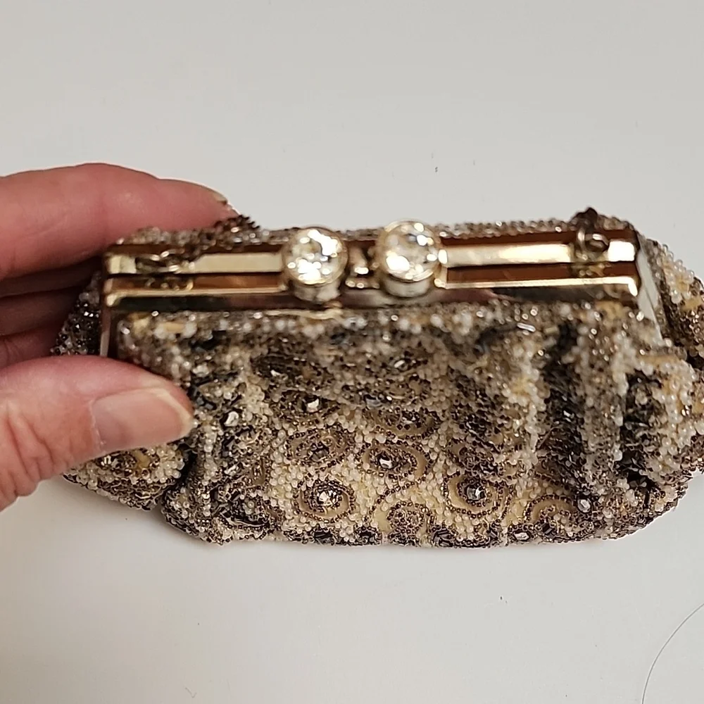 unbranded this elegant