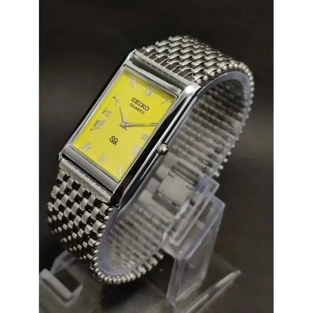 Vintage Style Seiko Quartz Mens Silver Watch & Yellow accents W/ Metal Strap