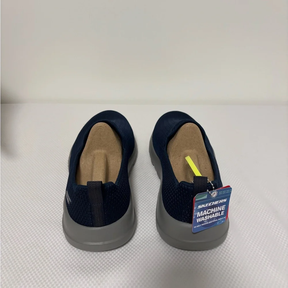 Skechers new box