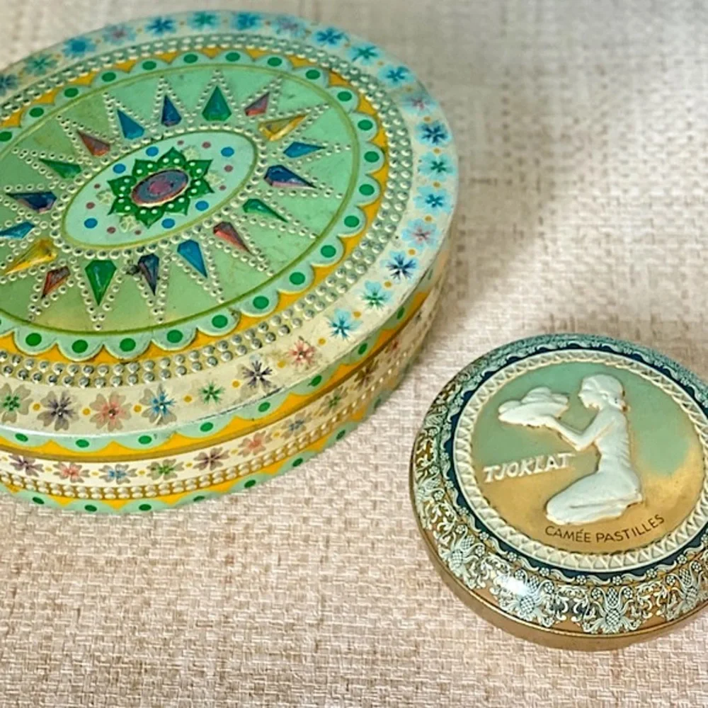 Vintage two tins