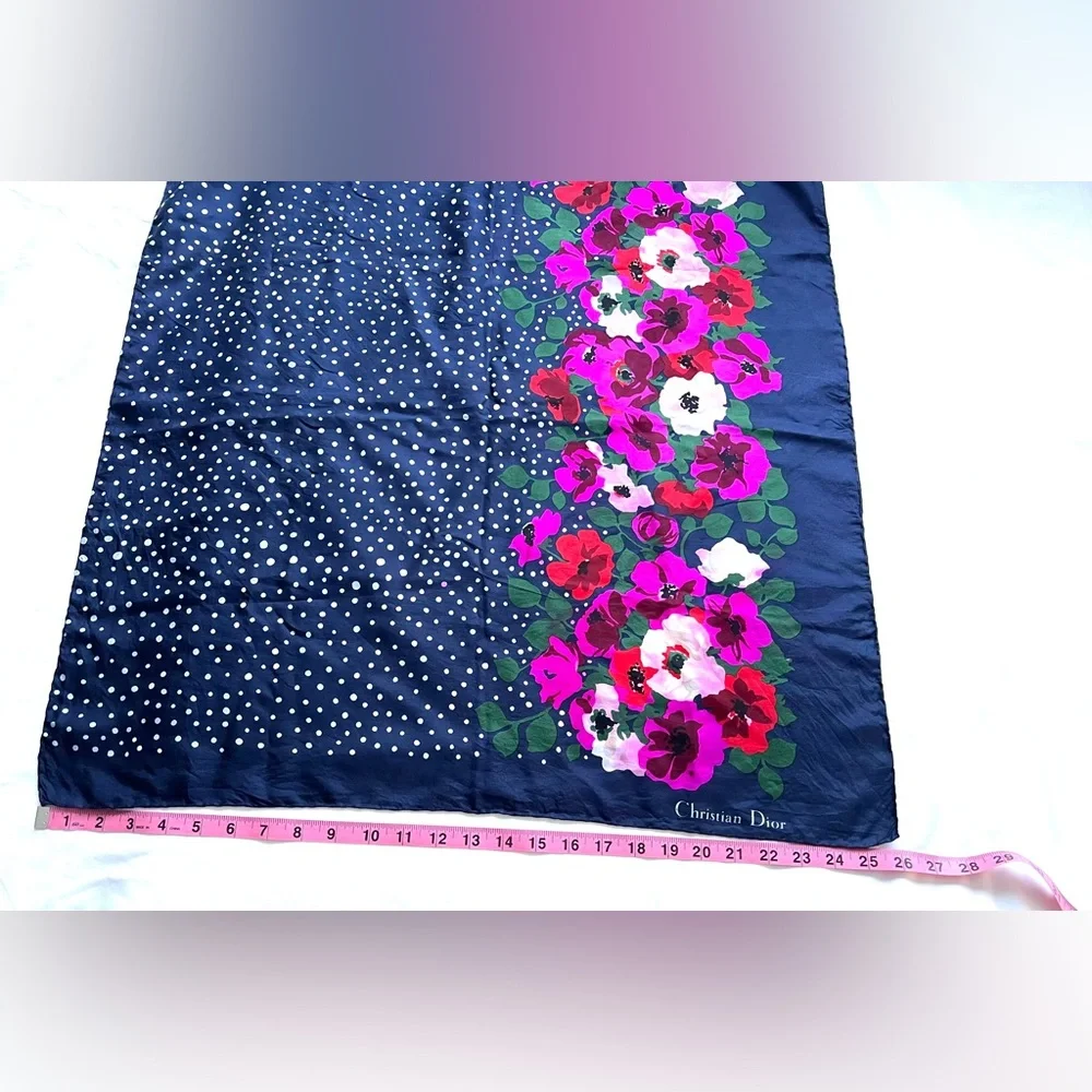 Dior elegant scarf
