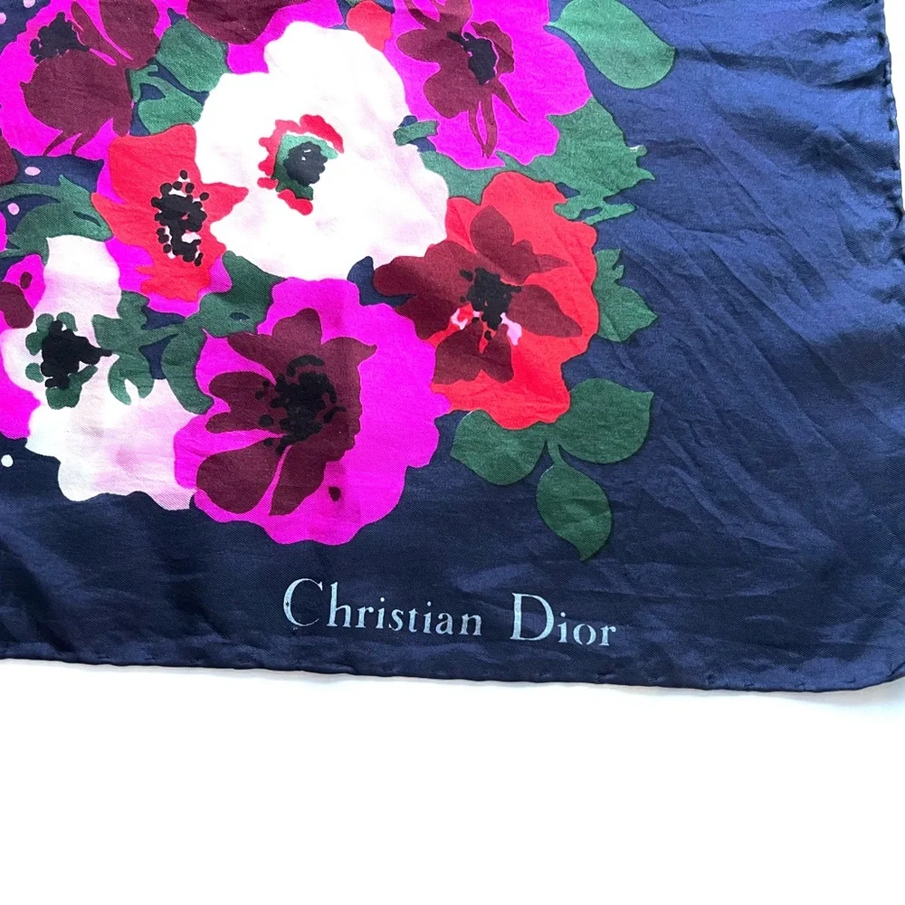 Dior elegant scarf